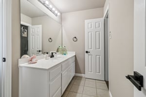 Justin Dr-1806-050.jpg