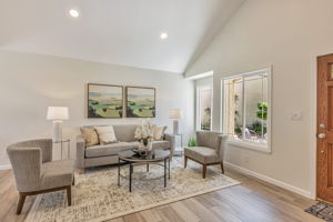 007_4107 Hanford St