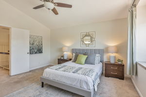 027_4107 Hanford St