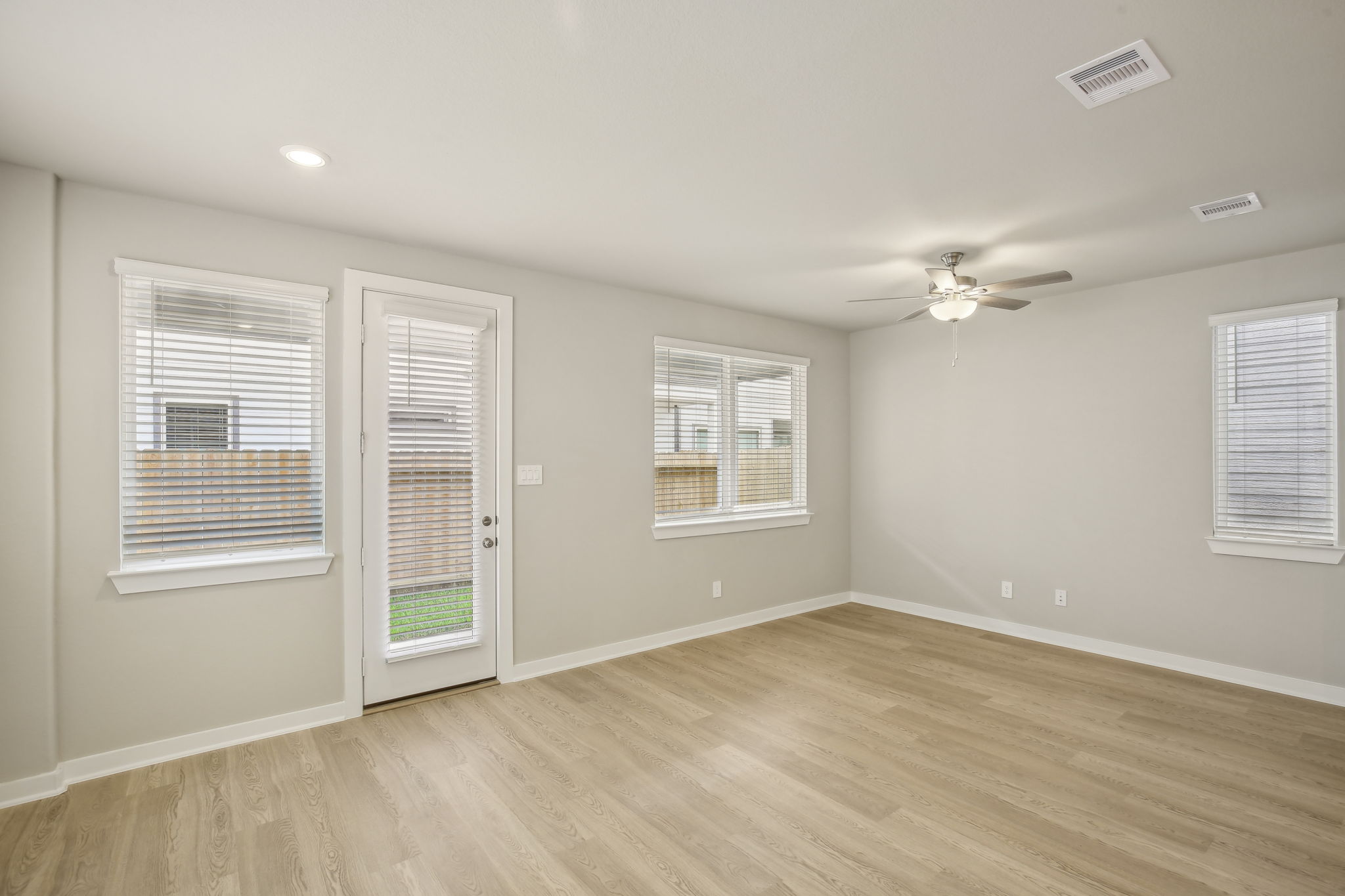 Houston - Spring Brook Village - 4108 Fig Grv St, Houston, TX 77080 - 005