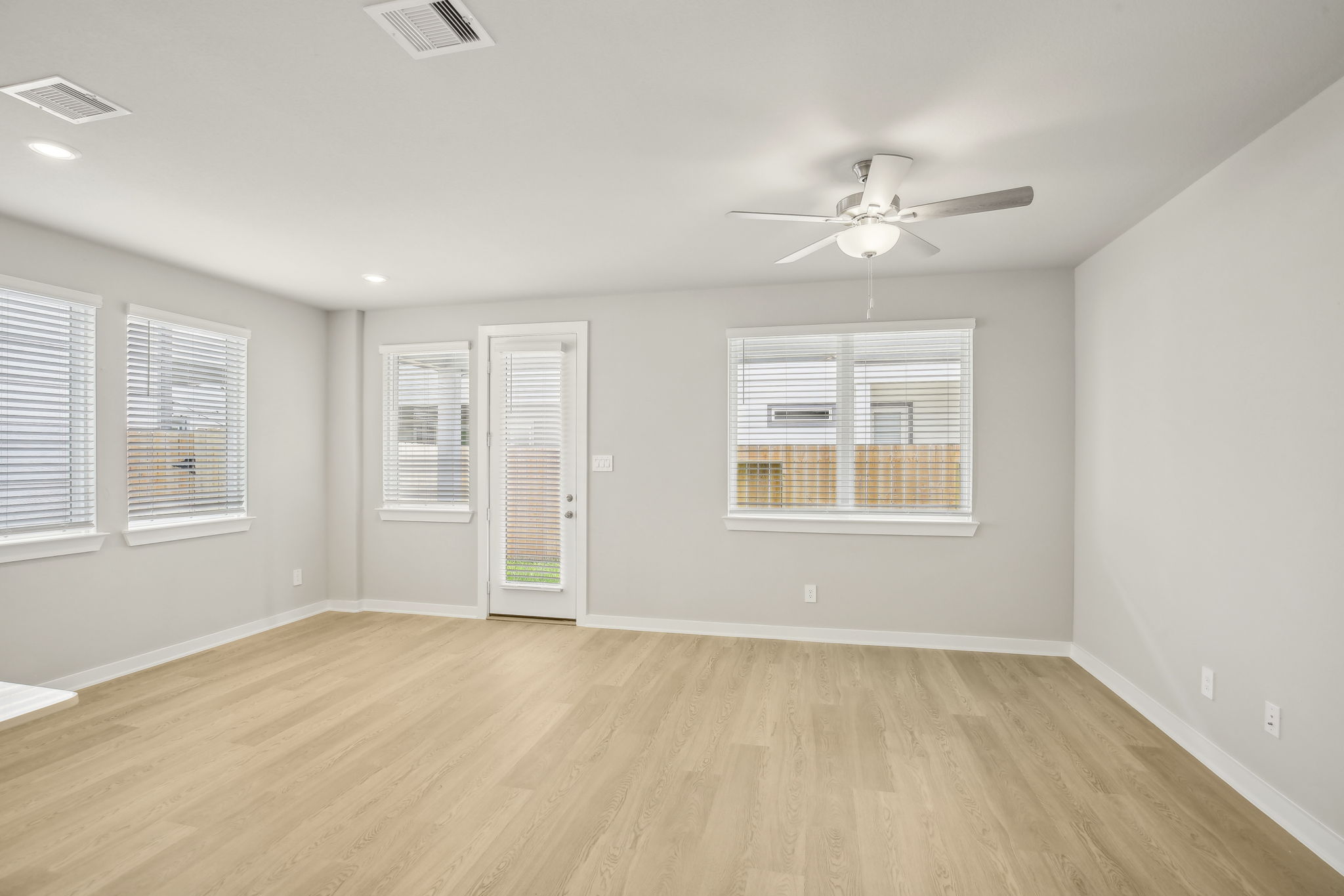 Houston - Spring Brook Village - 4108 Fig Grv St, Houston, TX 77080 - 009