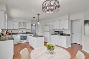 DSC_6371 virtually staged.jpeg