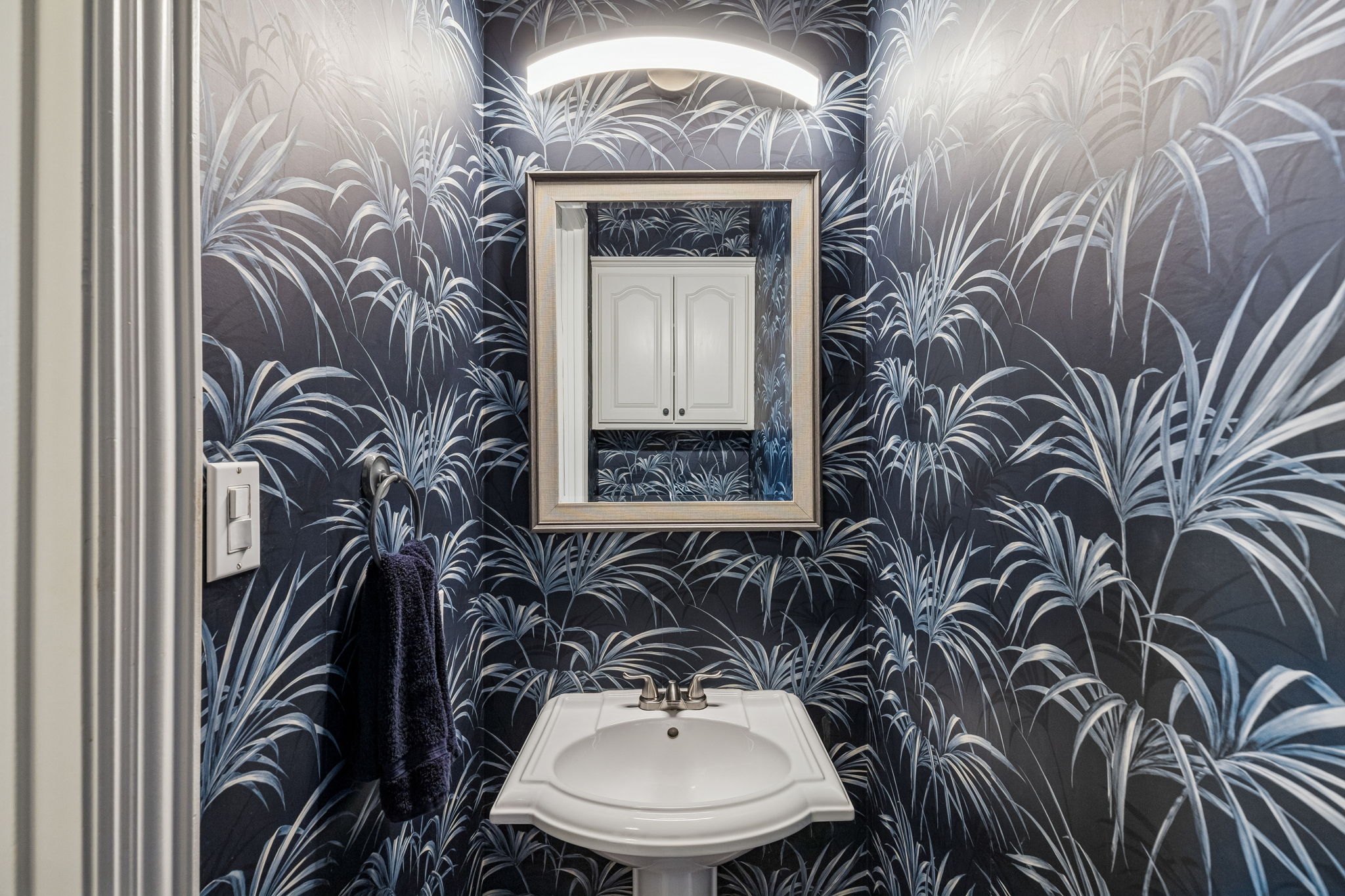 Decorative half bath