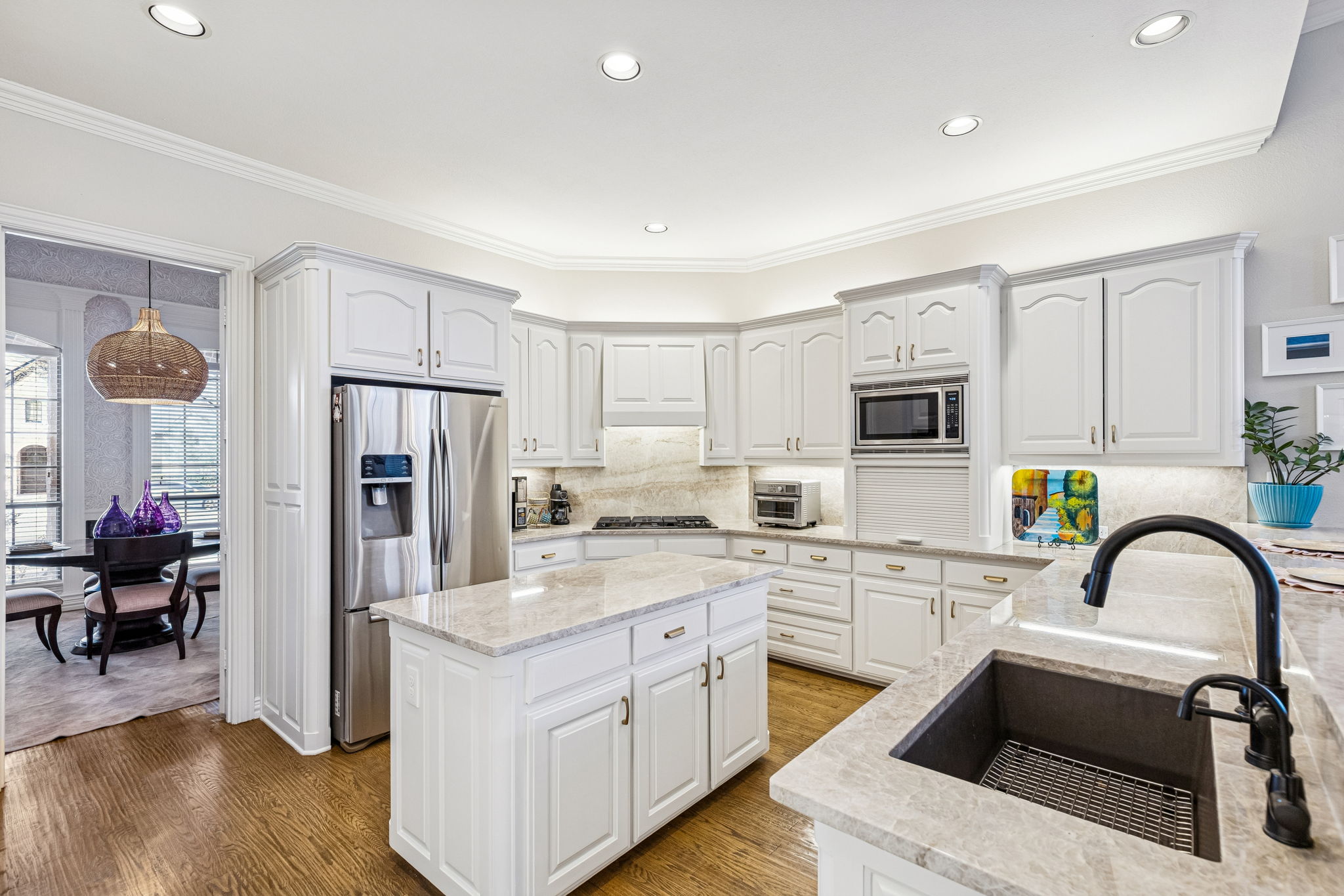 Can lighting installed which adds to the beautiful color of the countertops