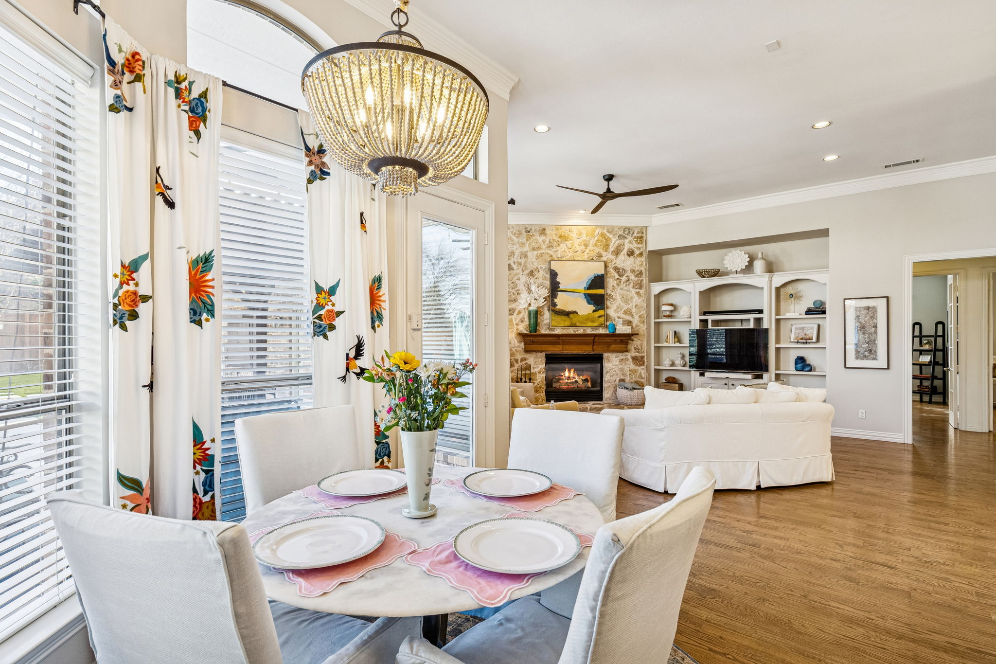 Breakfash, Family Living