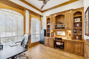 Spacious office/study looking out to beautiful front yard and cul de sac