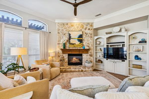 Plenty of space for all your decorative pieces