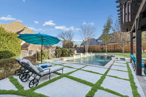 Spacious cool touch dech with mondo grass