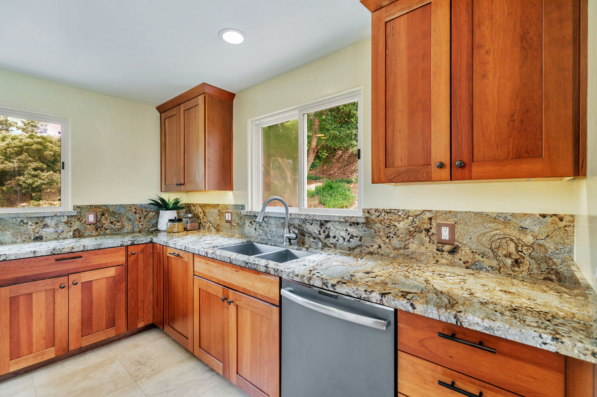 025_411 Hecker Pass Rd  