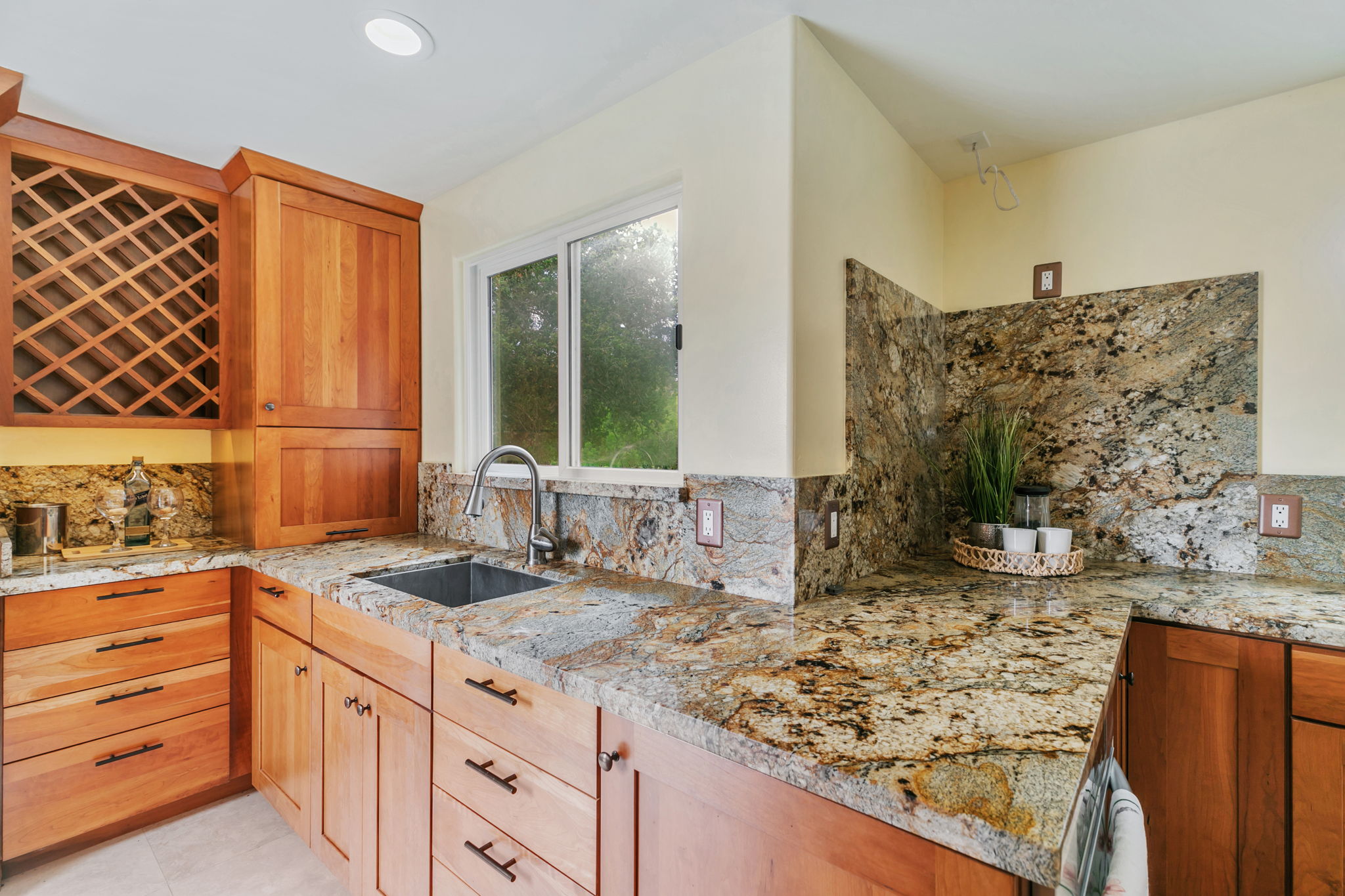 027_411 Hecker Pass Rd  