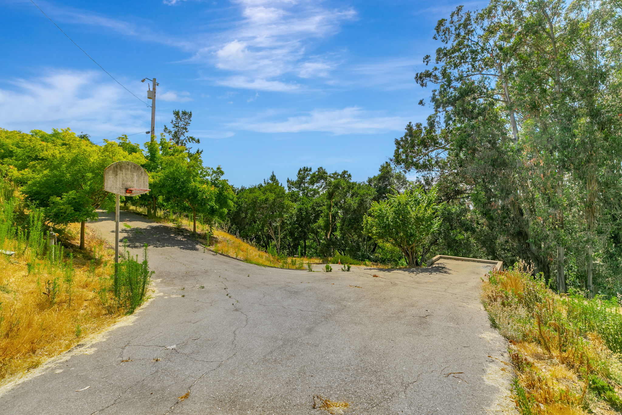 095_411 Hecker Pass Rd  