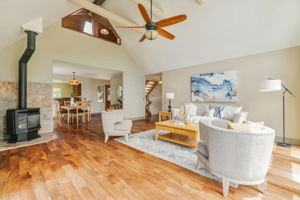 013_411 Hecker Pass Rd  