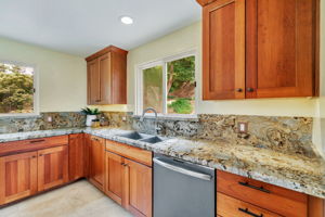 025_411 Hecker Pass Rd  