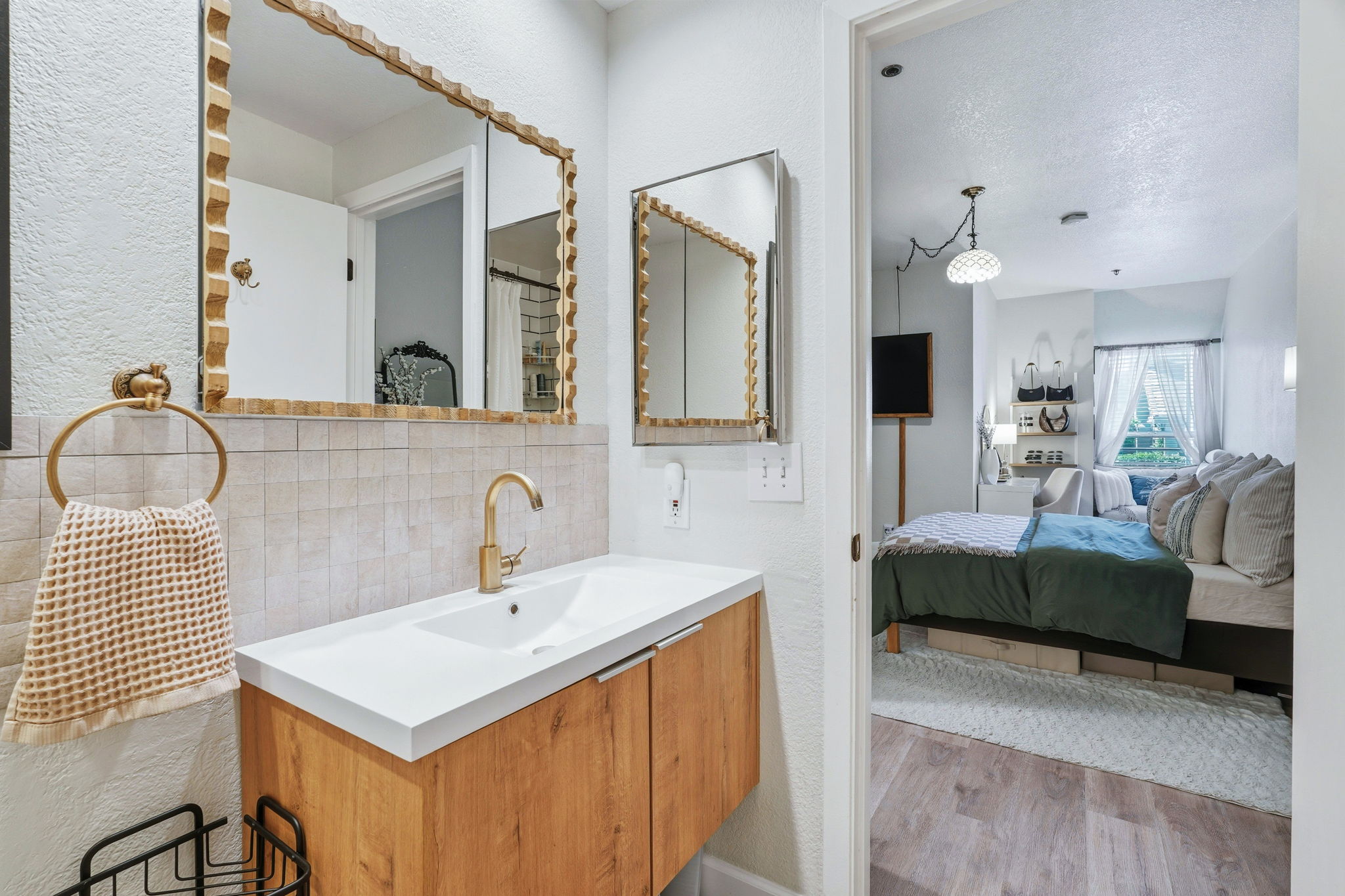 Photo 24