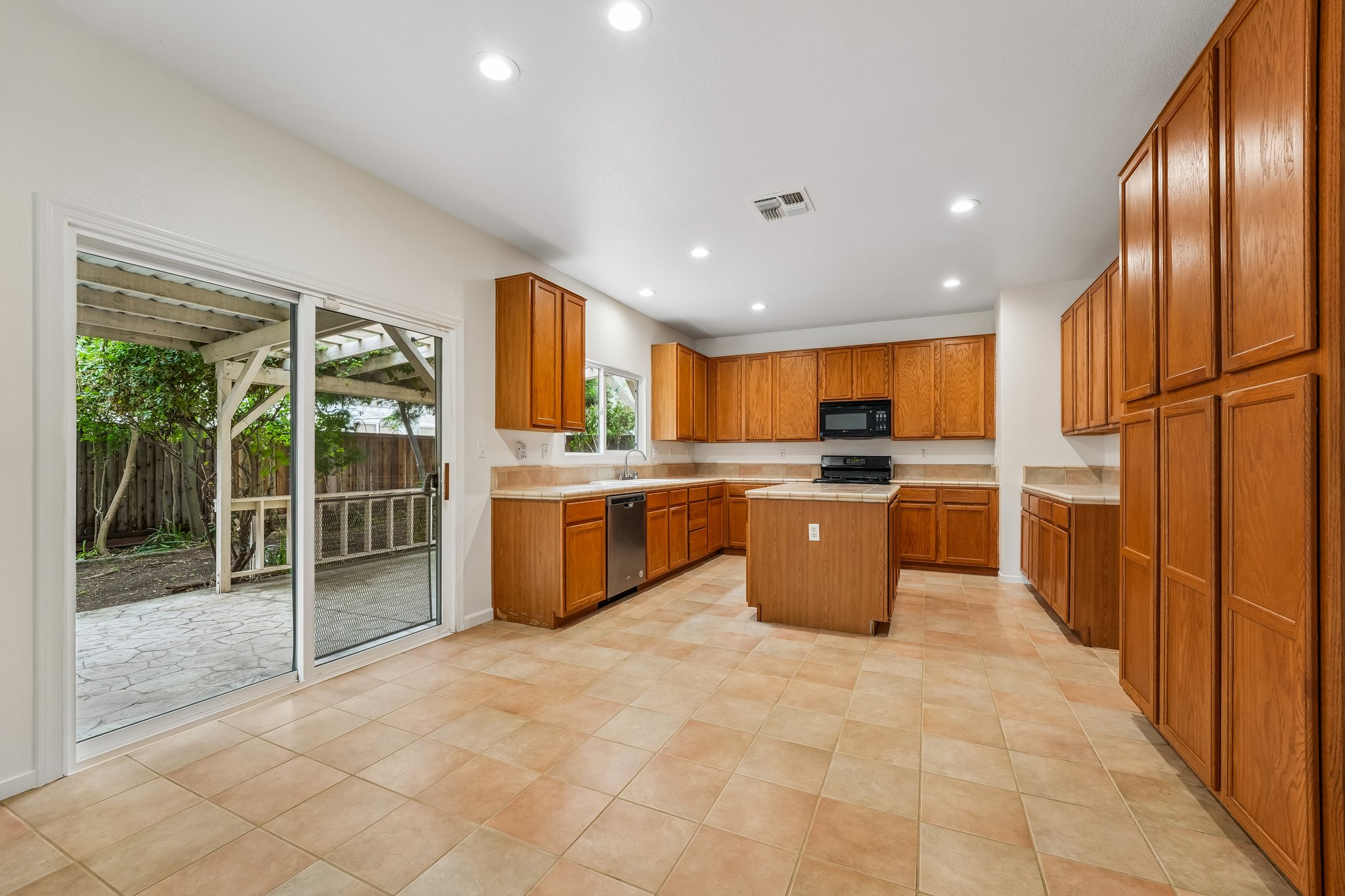 - 4113 Cedar Creek Ct-S0309-024.jpg