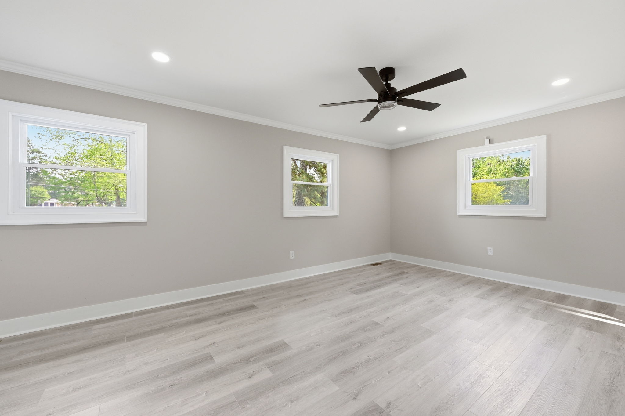  Photo 32
