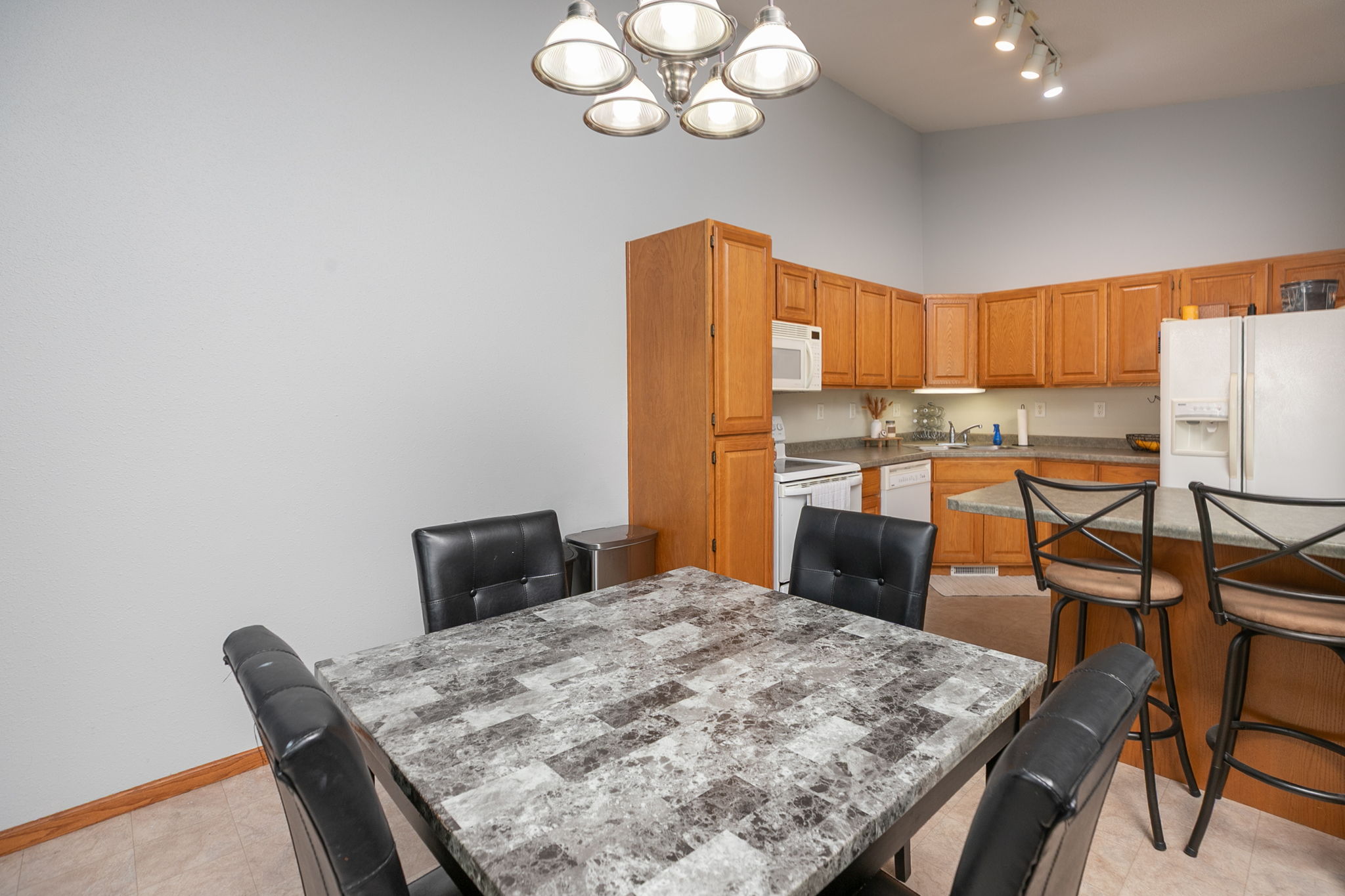 08-Dining Room