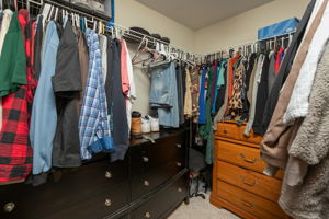 17-Walk in Closet