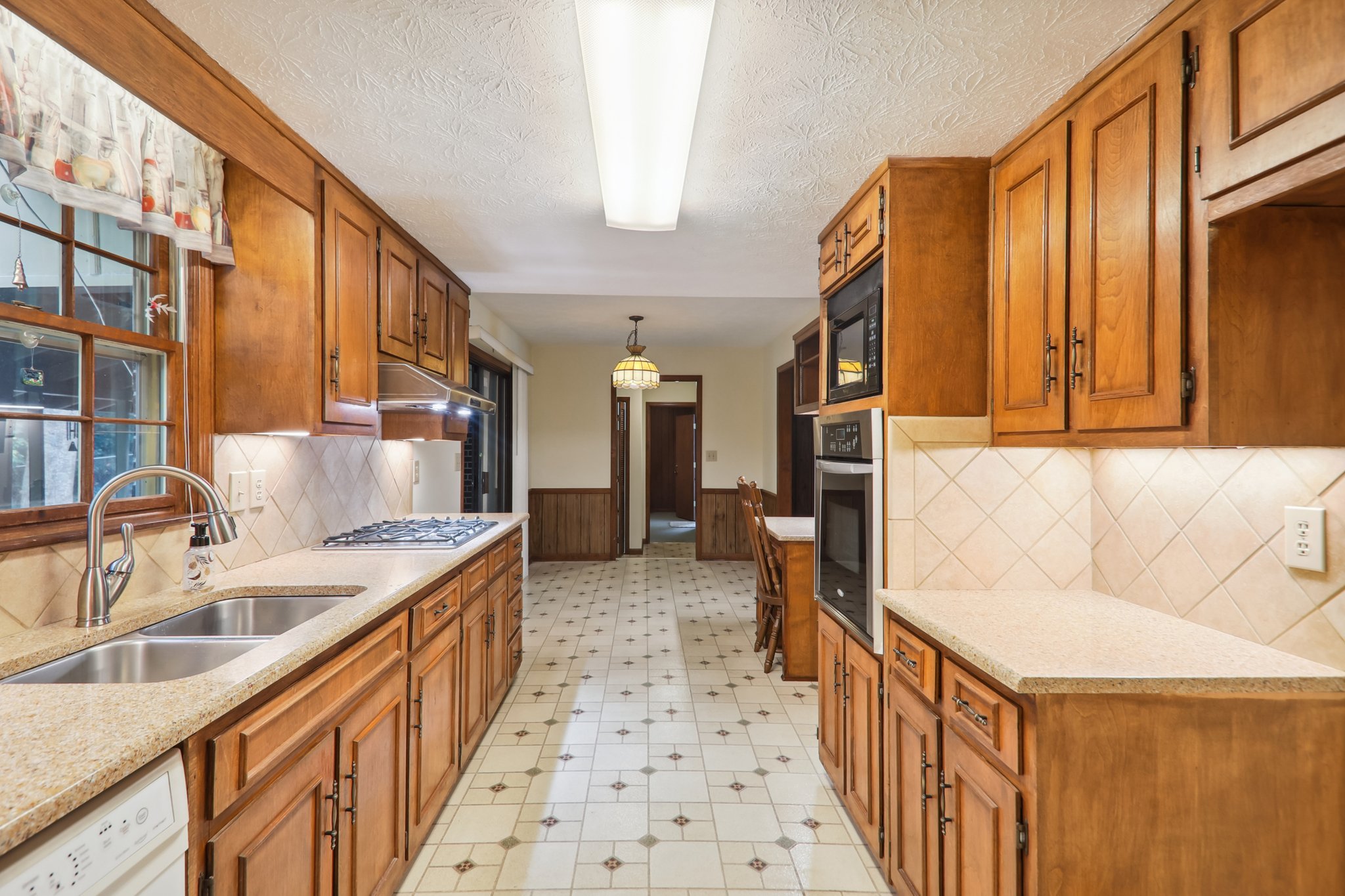 Kitchen/Breakfast Area