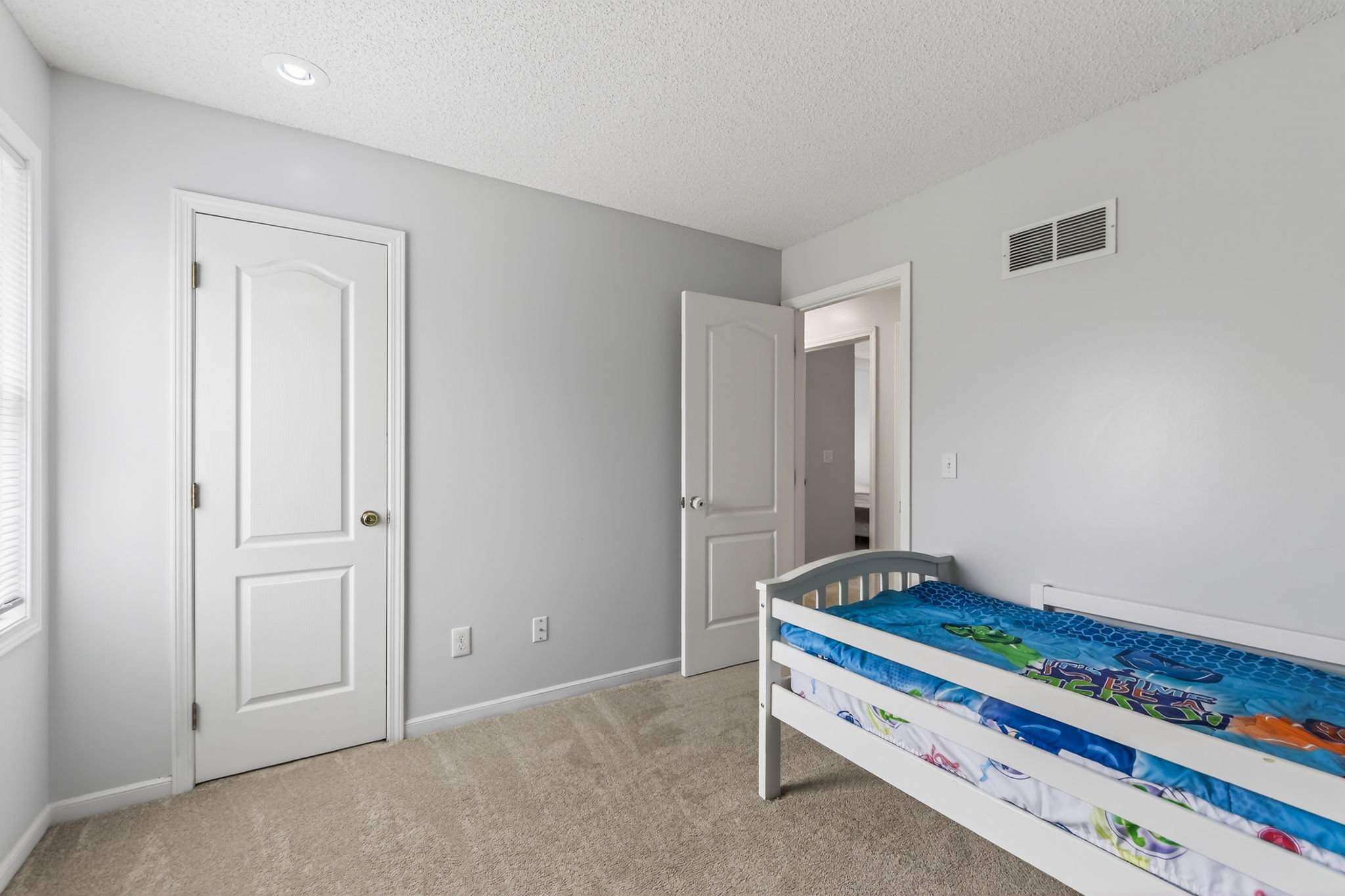 4115 N Troost Ave-024