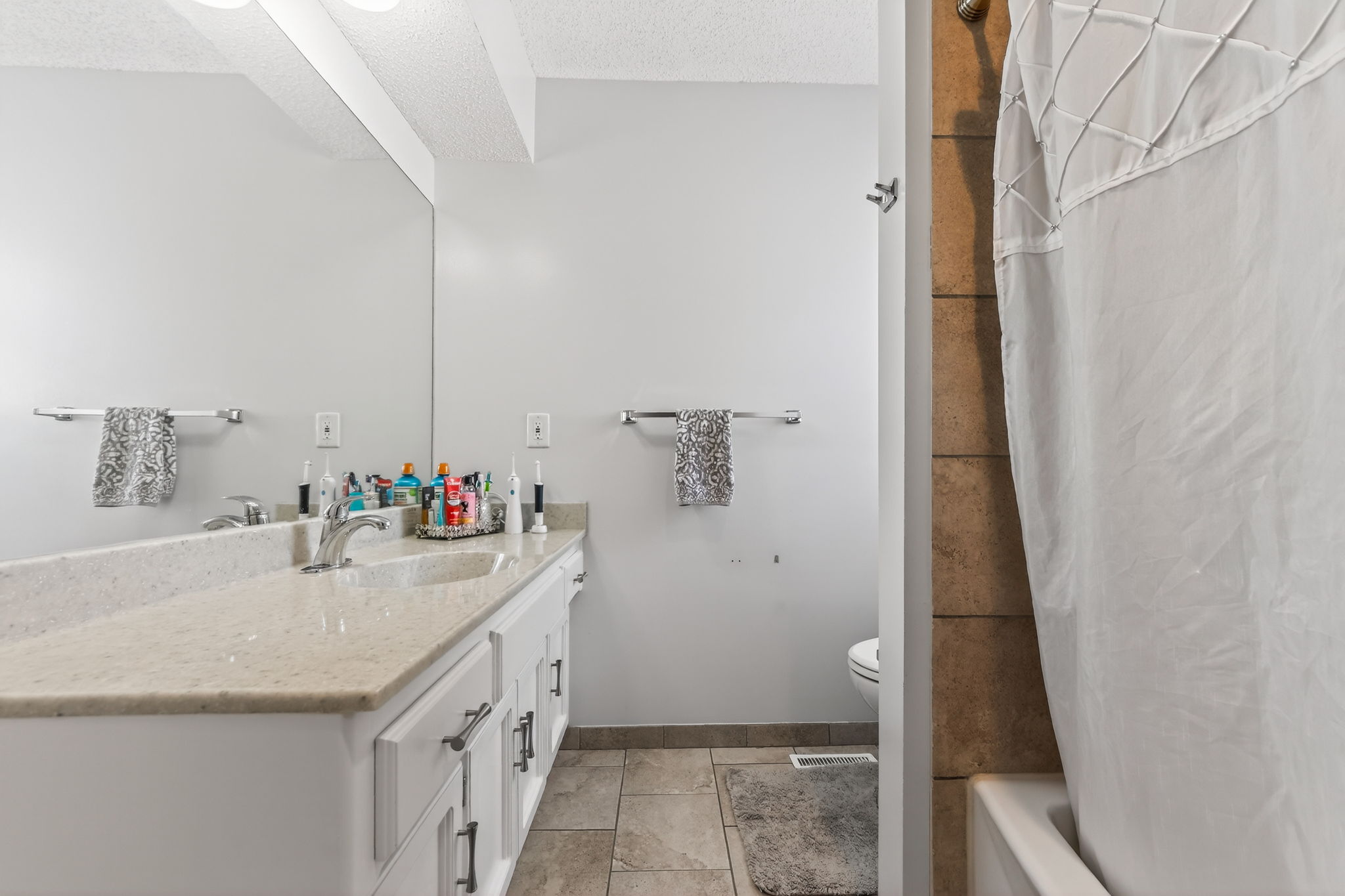 4115 N Troost Ave-025