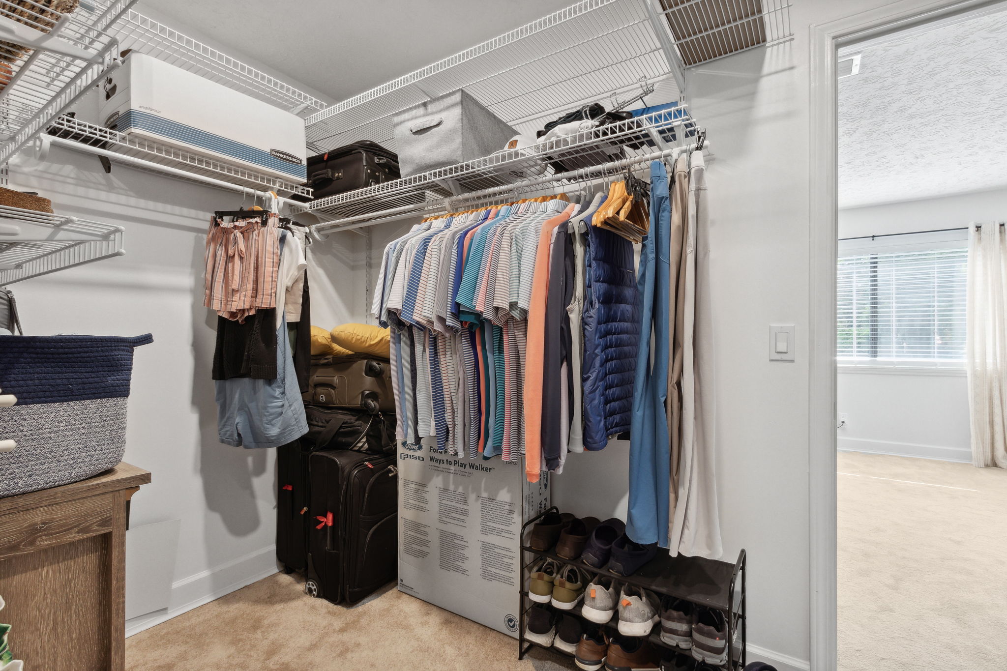 WALK-IN CLOSET