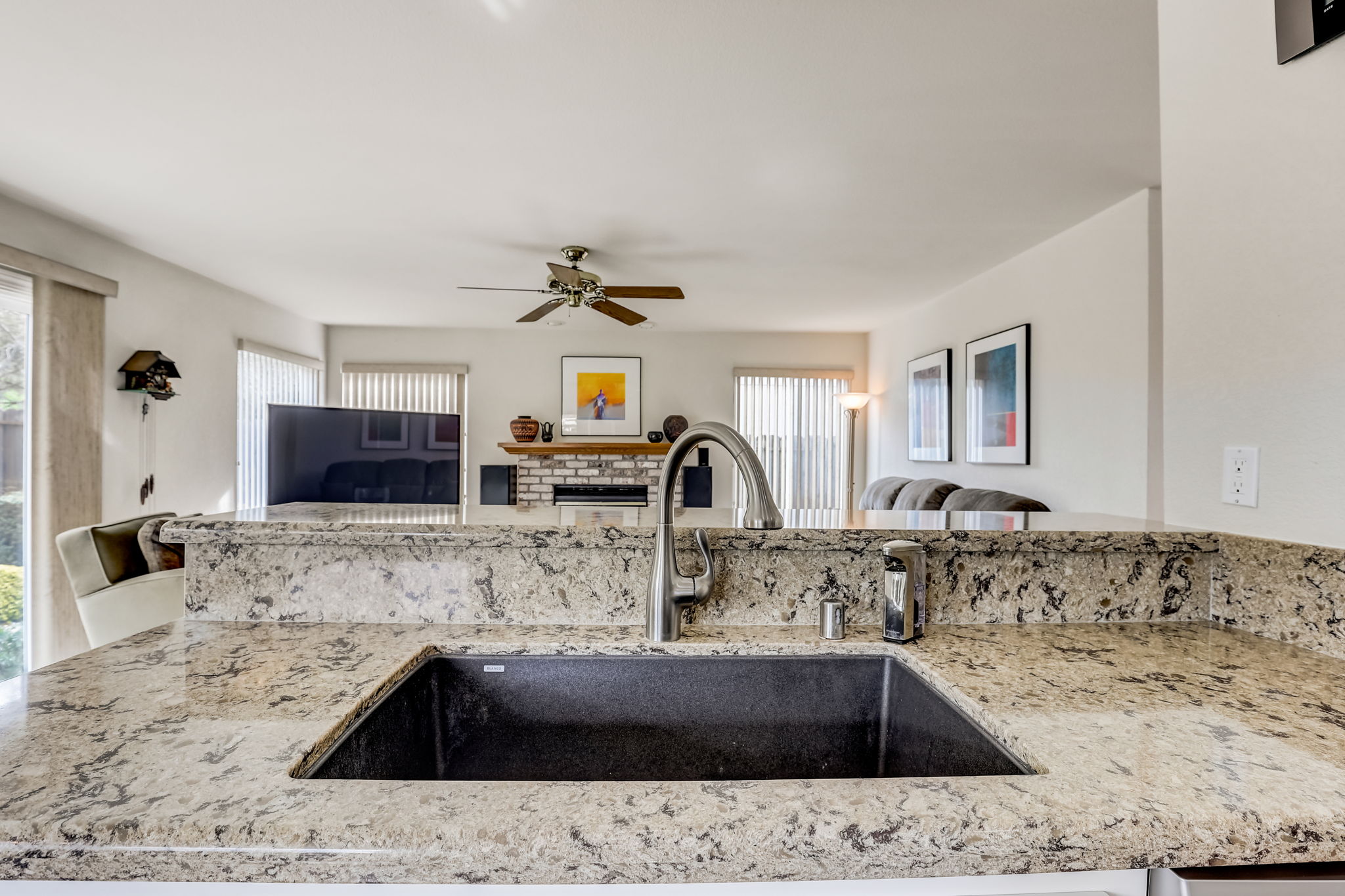 Rocky Point Dr-015