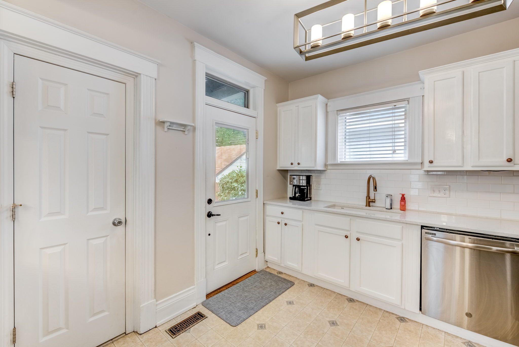 16 Kitchen