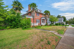 spacious front yard