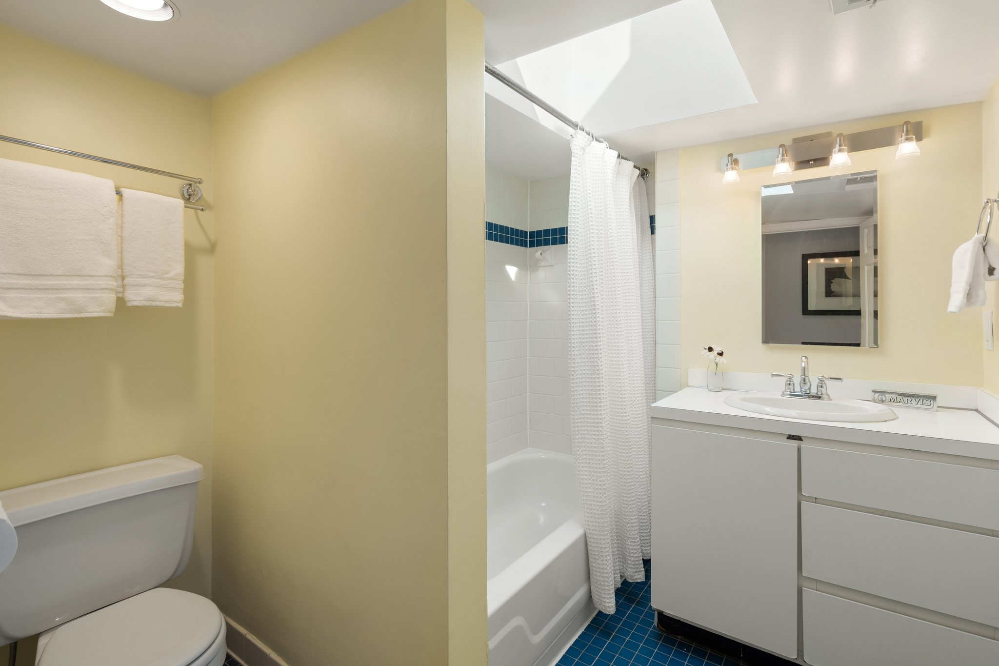 412 East Capitol St NE, Washington, DC 20003, USA Photo 41