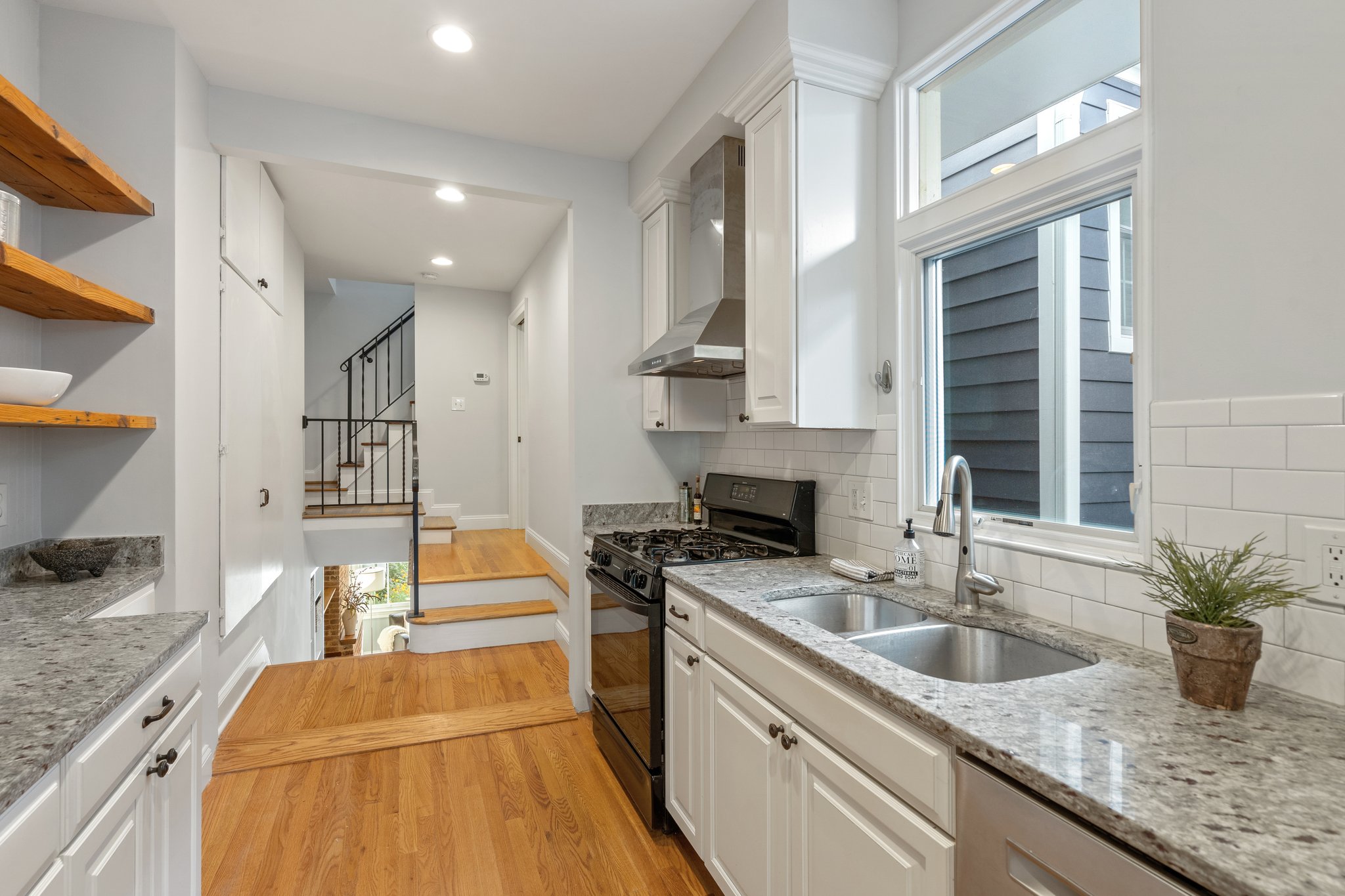 412 East Capitol St NE, Washington, DC 20003, USA Photo 25