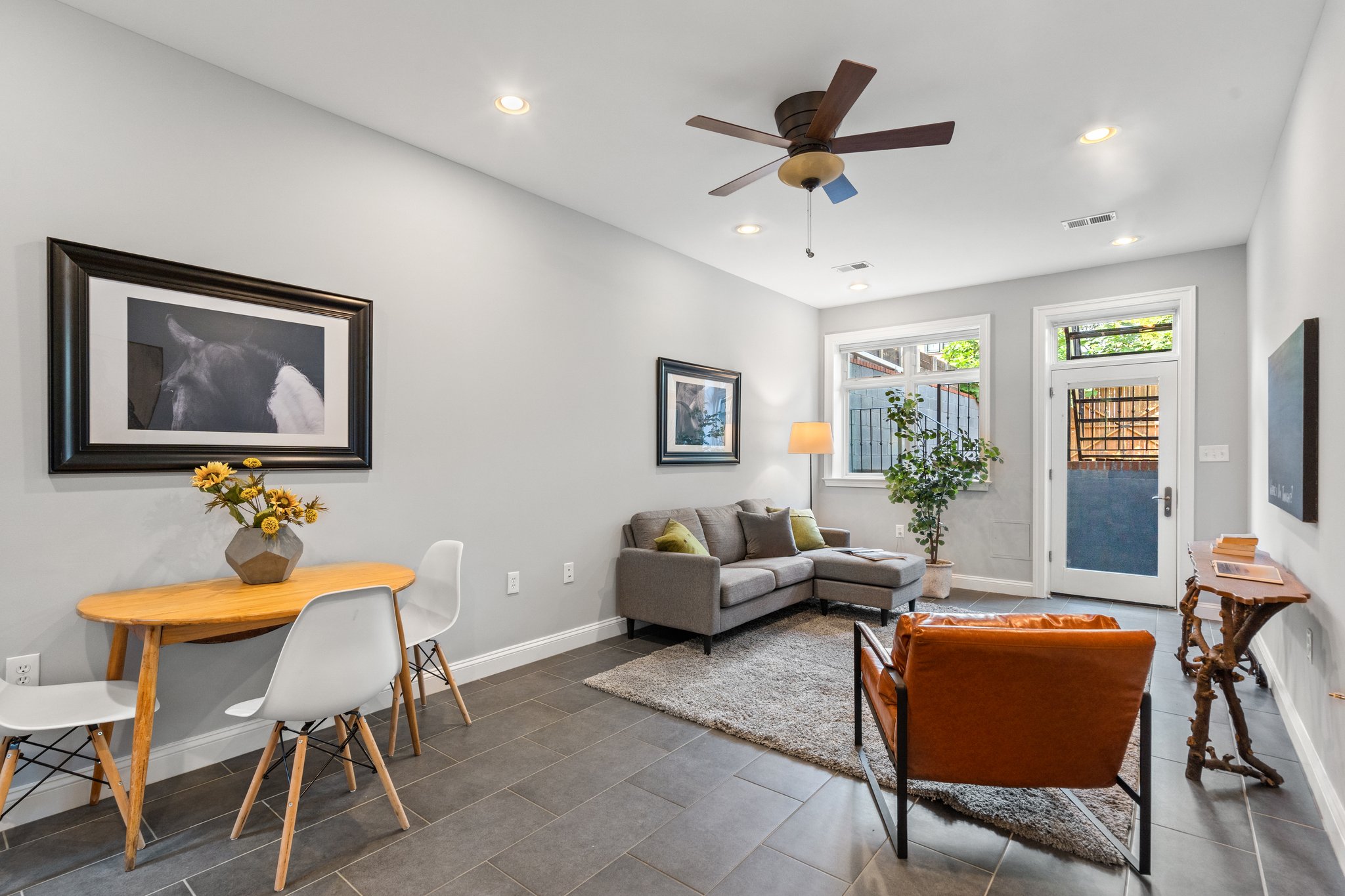 412 East Capitol St NE, Washington, DC 20003, USA Photo 16