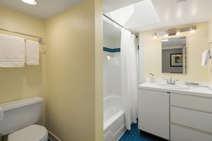 412 East Capitol St NE, Washington, DC 20003, USA Photo 40