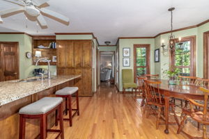 Kitchen/Breakfast Area