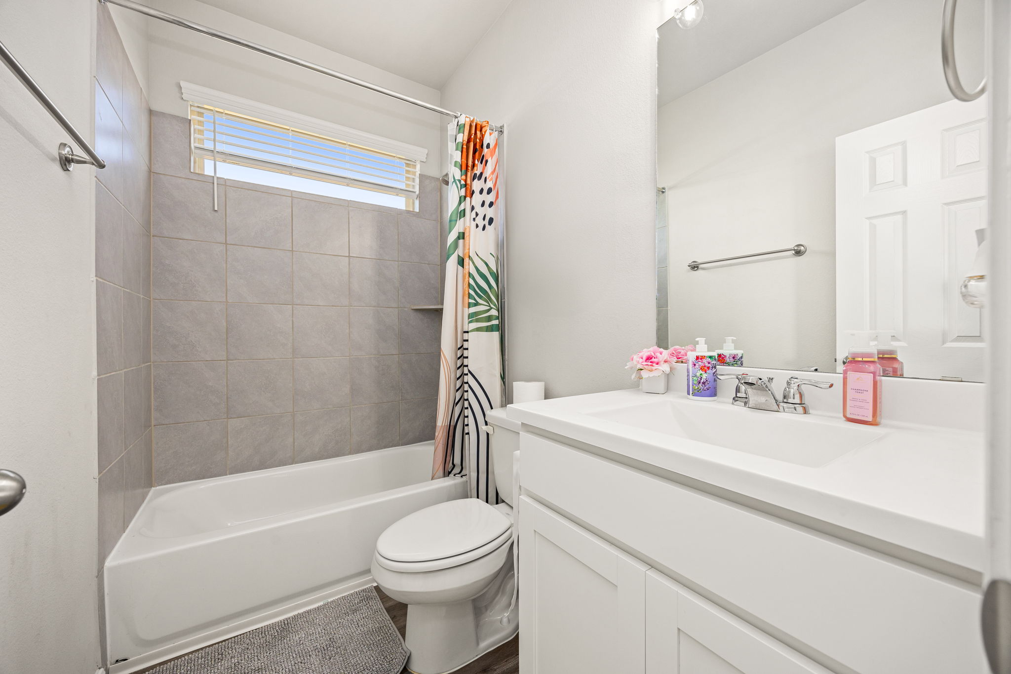 2nd downstairs bathroom with tub/shower combo.