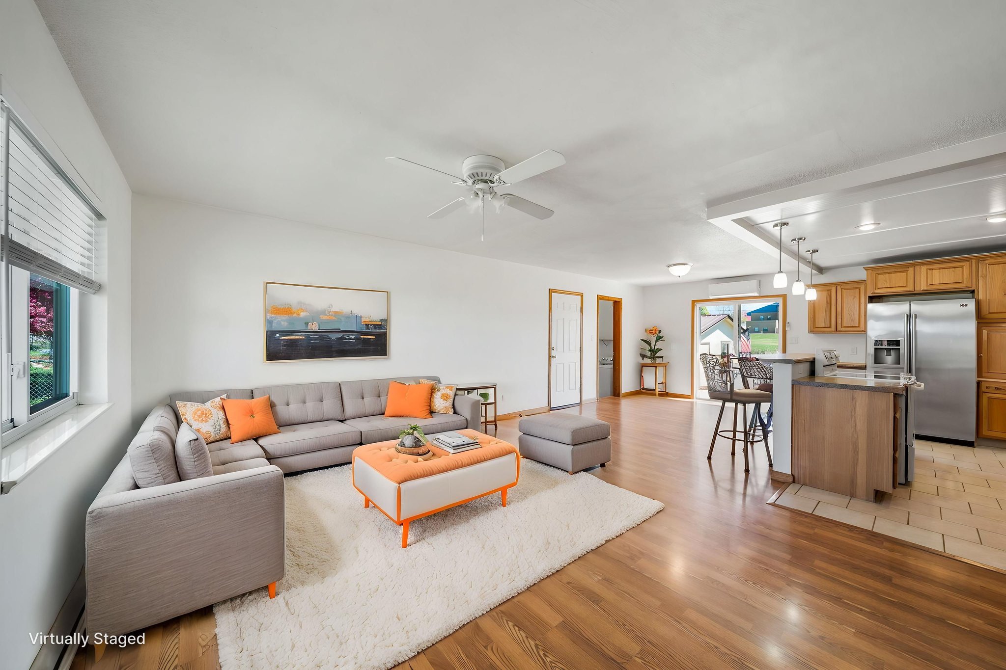 DSC07320 virtually staged.jpeg