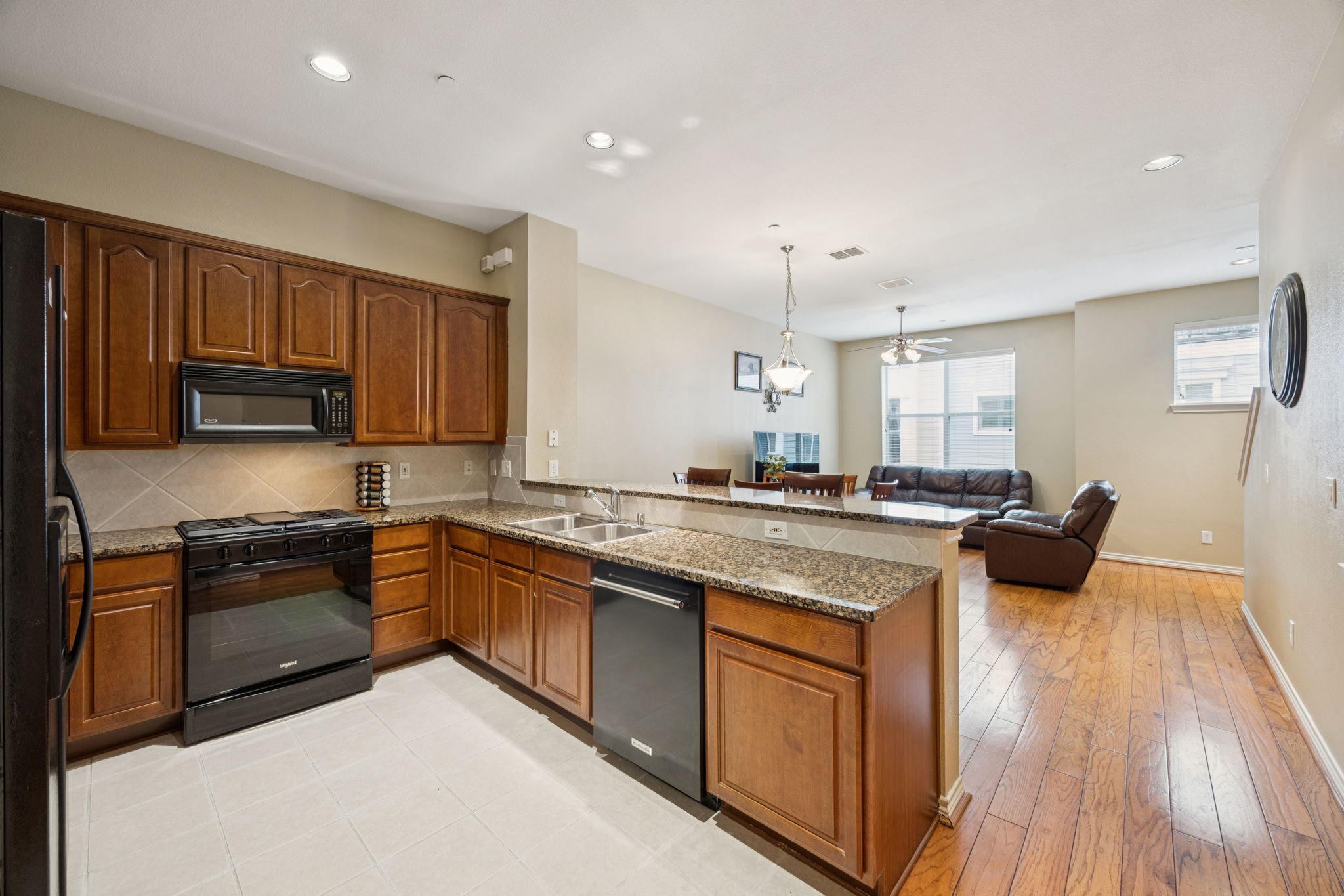4121McKinney_009