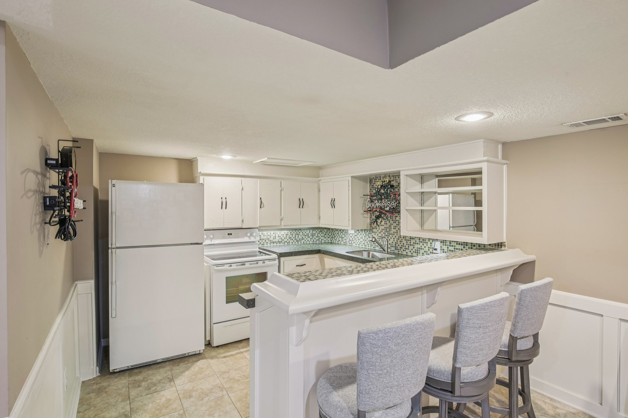 NE Edgewater Ct-S0301-017.jpg