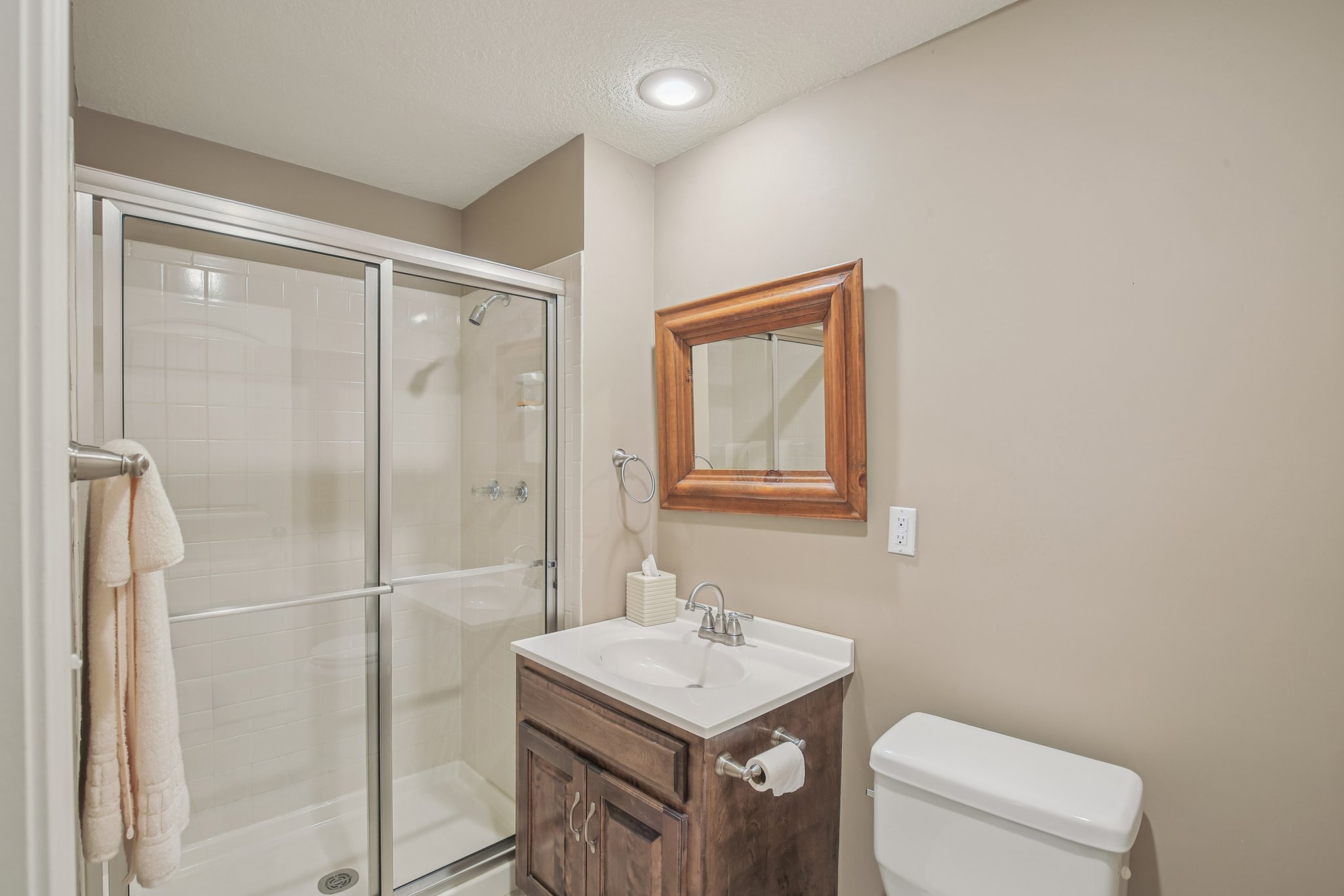 NE Edgewater Ct-S0301-034.jpg