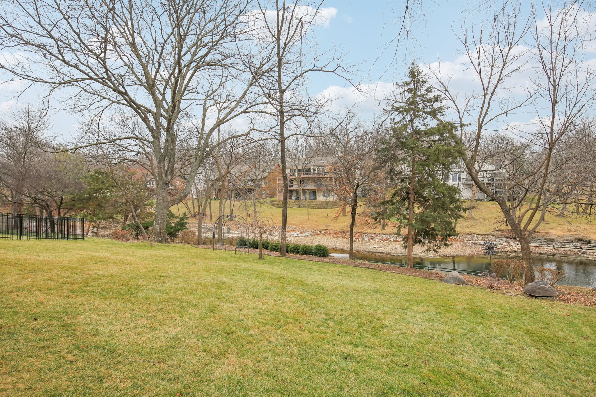 NE Edgewater Ct-S0301-048.jpg