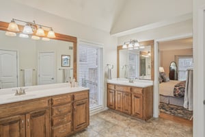 NE Edgewater Ct-S0301-041.jpg