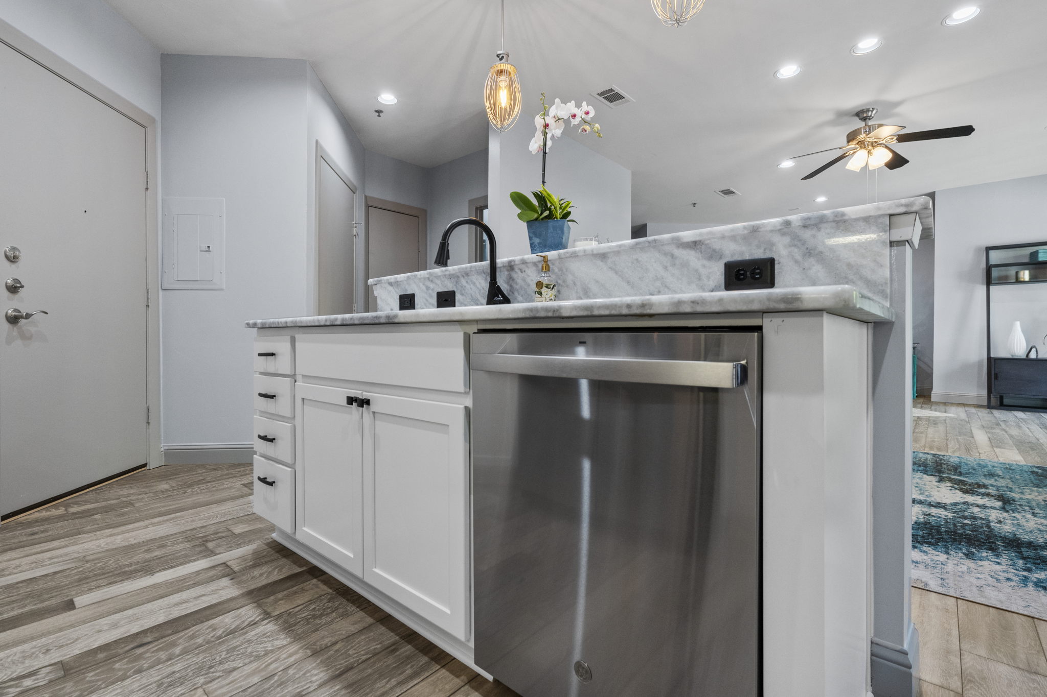 4122 Avondale Ave, Dallas, TX 75219, USA Photo 13