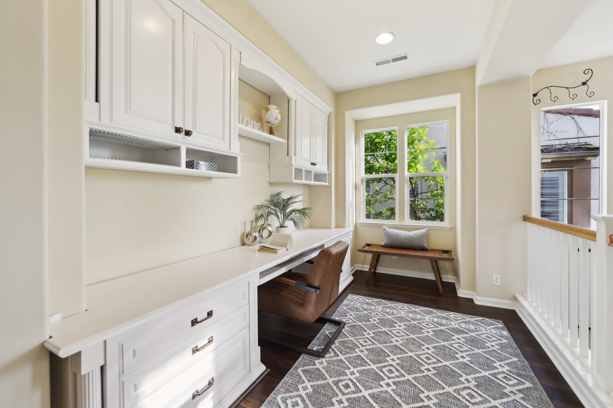 Arezzo Pointe Ln-0105-025.jpg
