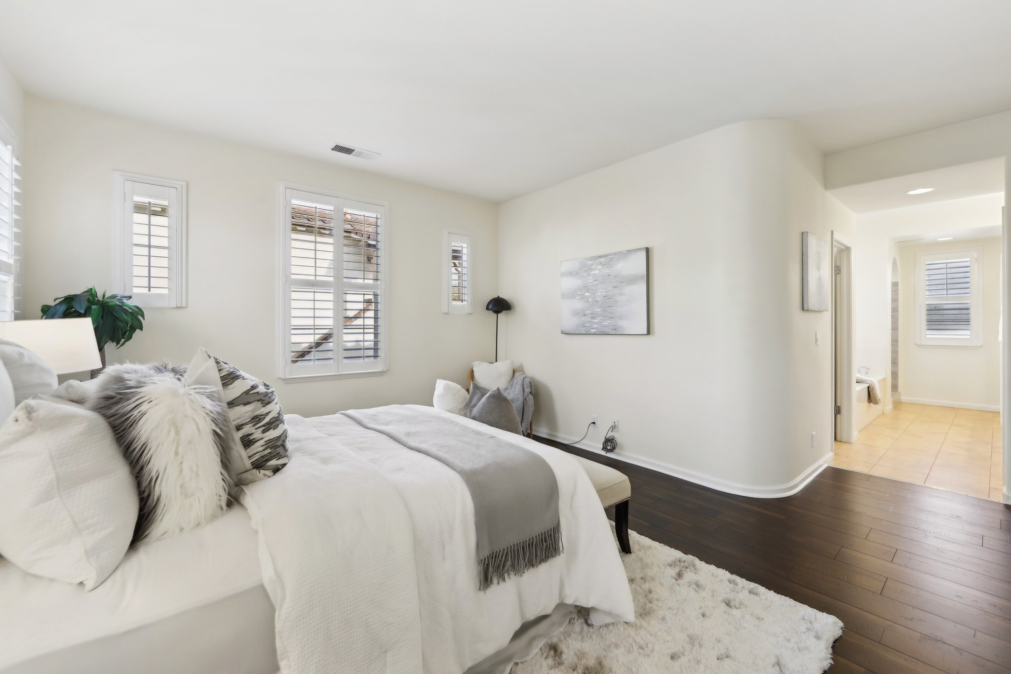 Arezzo Pointe Ln-0105-029.jpg