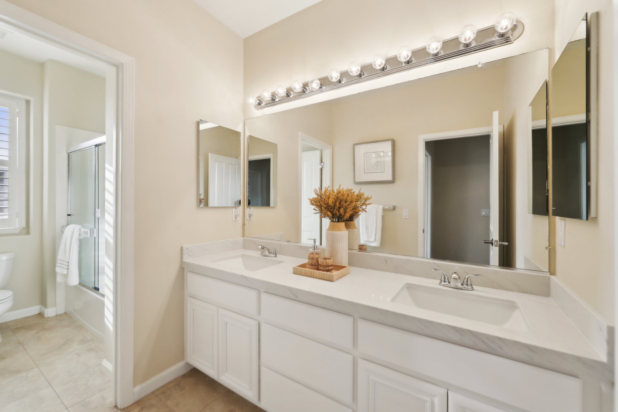 Arezzo Pointe Ln-0105-036.jpg