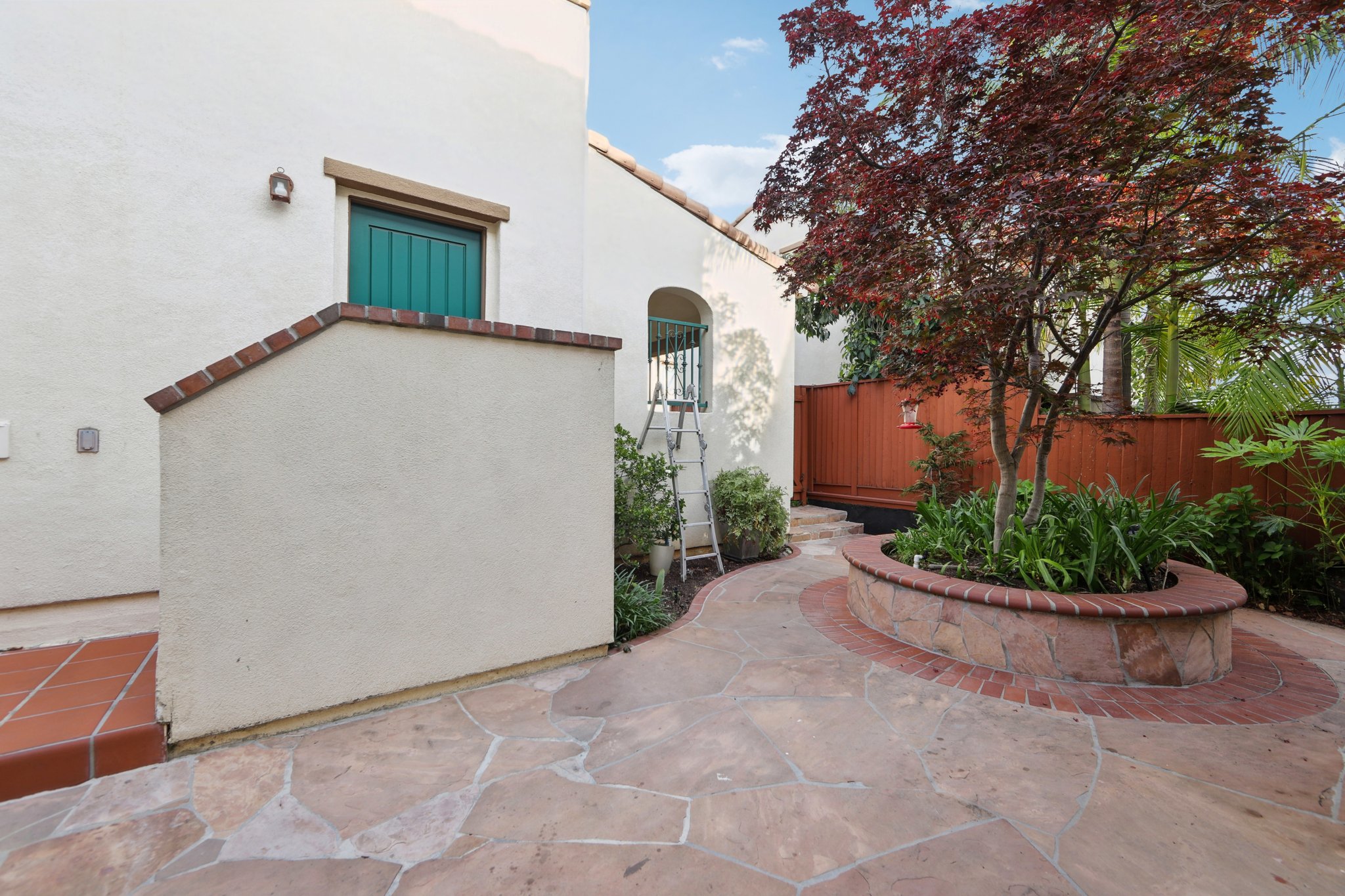 Arezzo Pointe Ln-0105-042.jpg