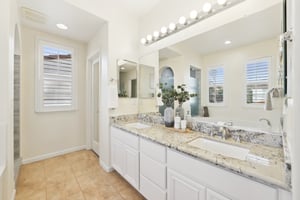 Arezzo Pointe Ln-0105-031.jpg
