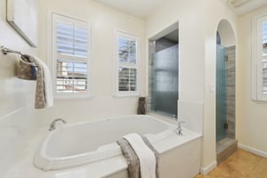 Arezzo Pointe Ln-0105-032.jpg