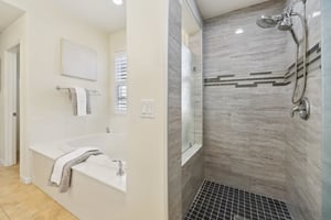 Arezzo Pointe Ln-0105-033.jpg