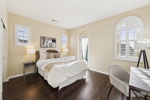 Arezzo Pointe Ln-0105-034.jpg
